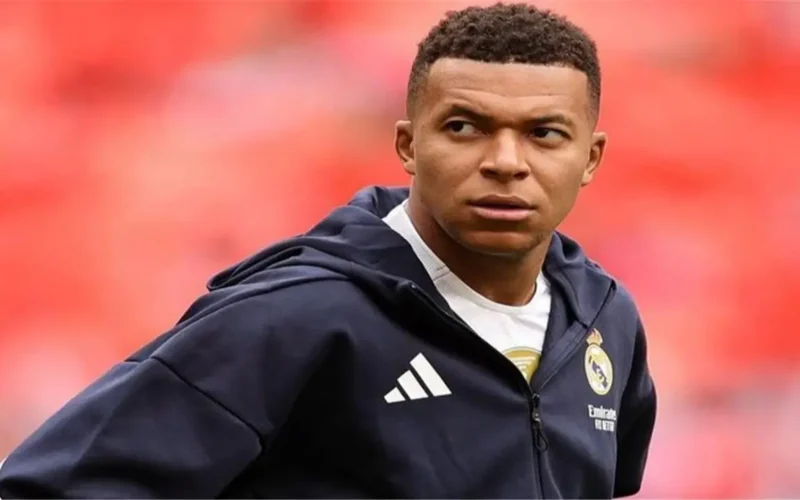 صحفي فرنسي يتهم مبابي وريال مدريد بالاستمرار في تضليل الجماهير بوعود كاذبة